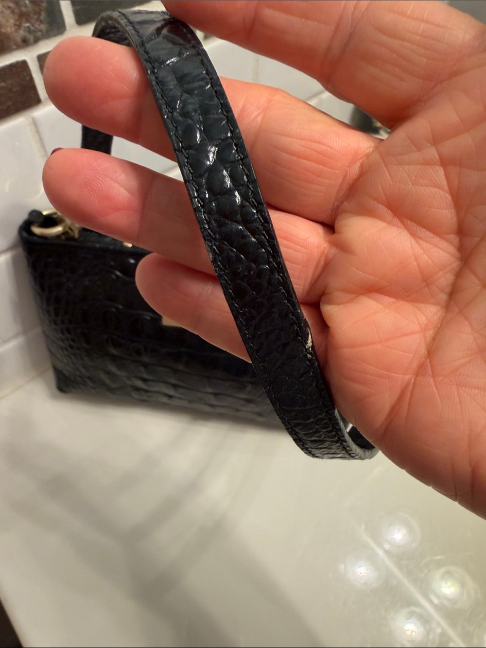 Brahmin Black Croc-Embossed small shoulder bag with Gold Hardware - Picture 4 of 7
